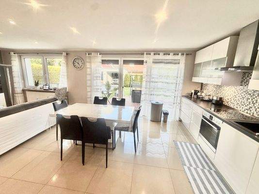 Wohnzimmer / Essbereich
