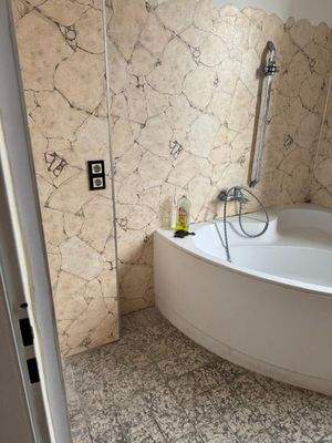 Badezimmer mit Wanne