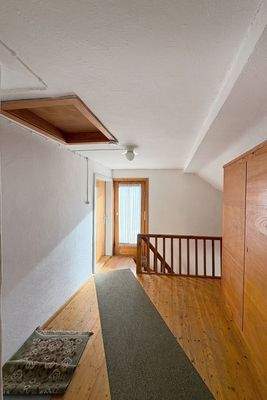 Flur mit Zugang zur Dachterrasse
