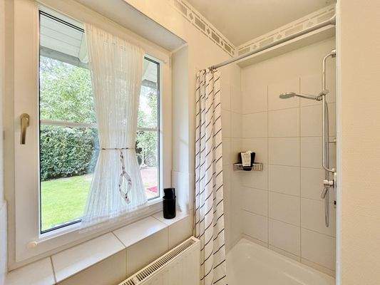 Gäste-WC mit Dusche 