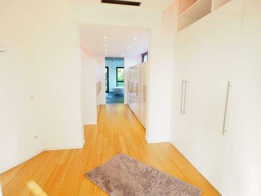 großer Ankleidebereich