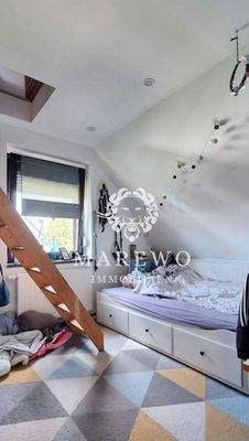 Kinderzimmer 2 mit Zugang zum Dach, OG