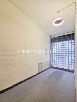 Ehemaliges Ladenlokal mit direktem Zugang von der Straße EG