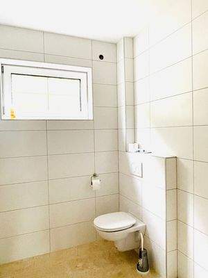 Gäste WC mit Dusche im Erdgeschoss