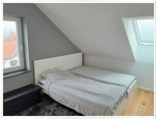 OG: 2 Schlaf-/Kinderzimmer