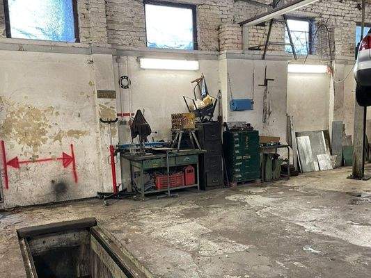 Werkhalle im Innenhof