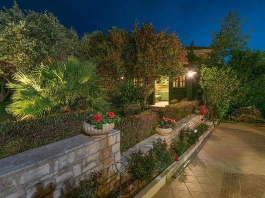 Kreta, Roussospiti: Einzigartige Villa mit separatem Apartment auf großem Grundstück mit Pool zu verkaufen