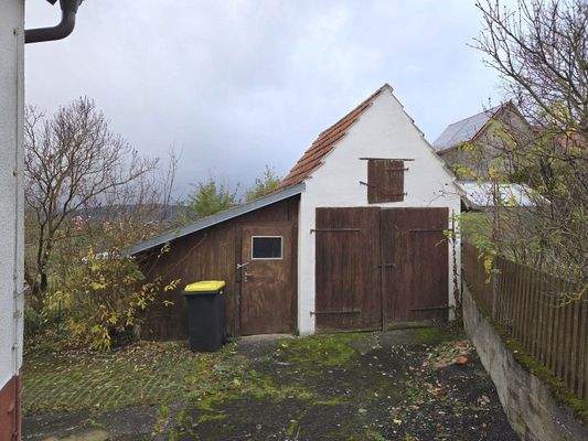 Nebengebäude im Garten