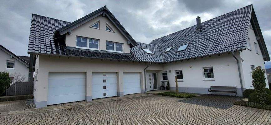 die attraktive Vorderansicht