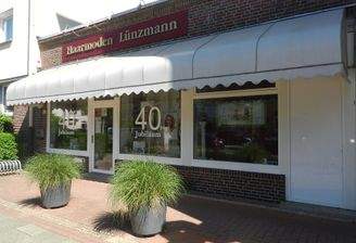 Große Fenster zur Hamburger Straße.JPG