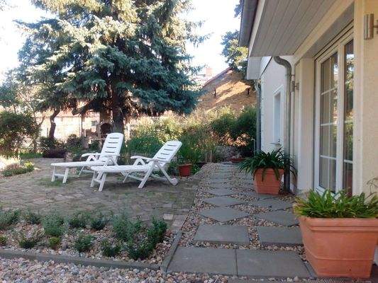 Gartenzugang von der Lounge