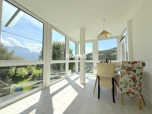 Wintergarten mit Balkonzugang