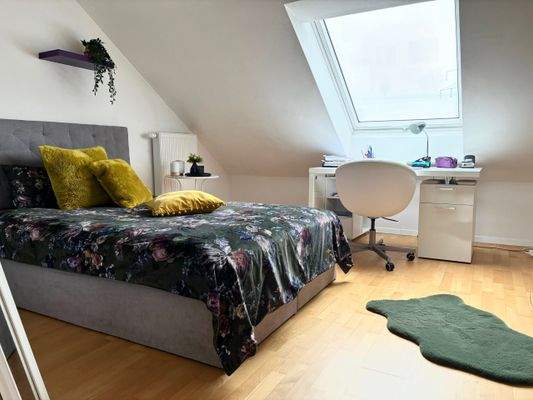 Schlafzimmer (3) 2. OG rechts