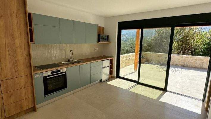 Kreta, Kournas: Malerisches Steinhaus mit bezauberndem See- und Meerblick zu verkaufen