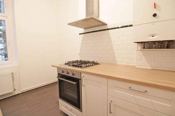 Küche mit Einbauküche