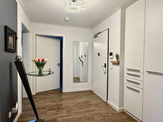 Flur mit Zugang zum Bad und Schlafzimmer