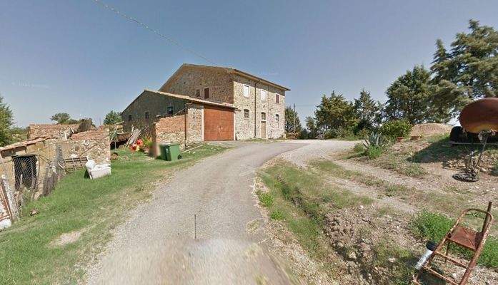Podere mit 52 Hektar Land und Nebengebäuden