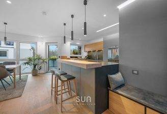 LUXUS TEAM 7 EINBAUKÜCHE MIT MASSIVHOLZ-KOCHINSEL