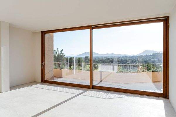 Moderne Villa mit Blick auf den Golfplatz zu verkaufen in Pollensa, Mallorca