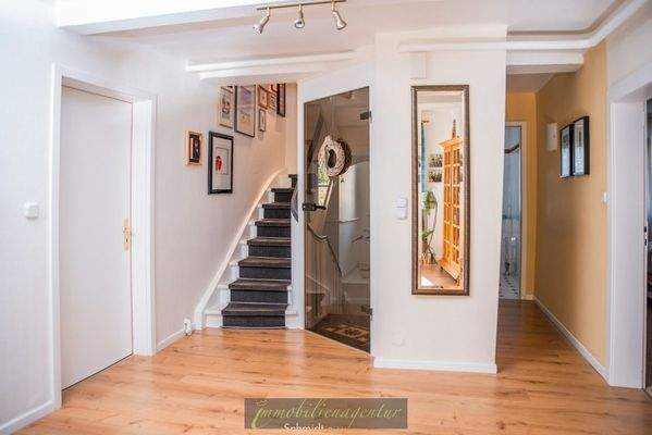 3. OG - Diele und Treppenaufgang zum Dachgeschoss