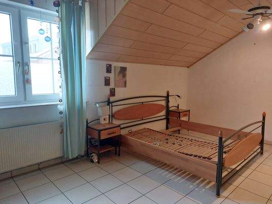 Schlafzimmer (2).jpg