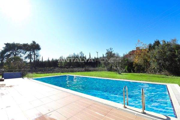Detached House with Forest Views in Antalya Kepez