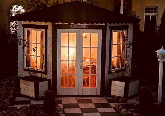 Bauernstube bei Nacht