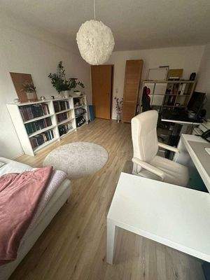 Arbeits-/Kinderzimmer 1