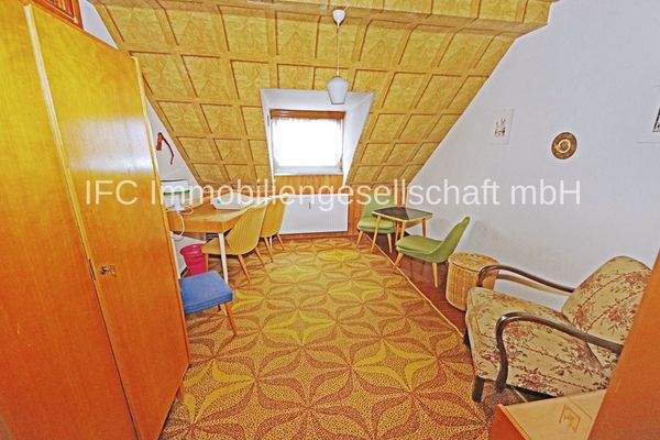 Mansardenzimmer im DG