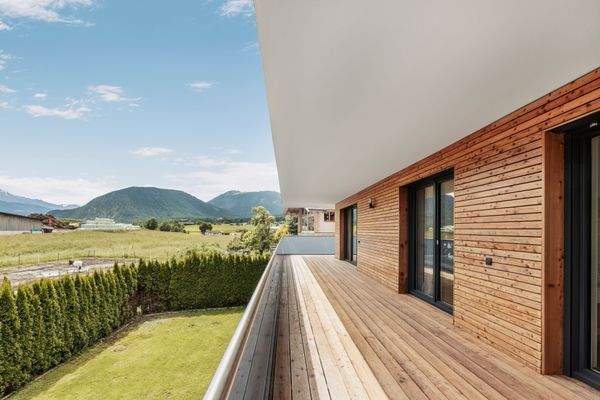 Große Süd+ West Terrasse