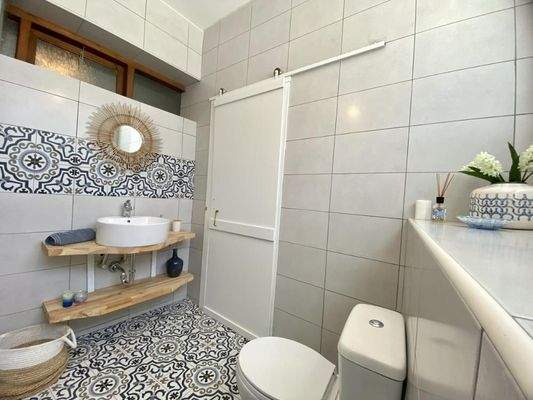 Wunderschön Renovierte Villa mit Meer- und Bergblick zum Verkauf in Xirosterni