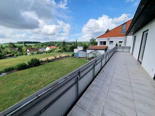 ...großzügigem Balkon