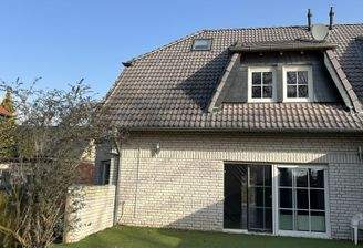 Rückseite mit Terrasse