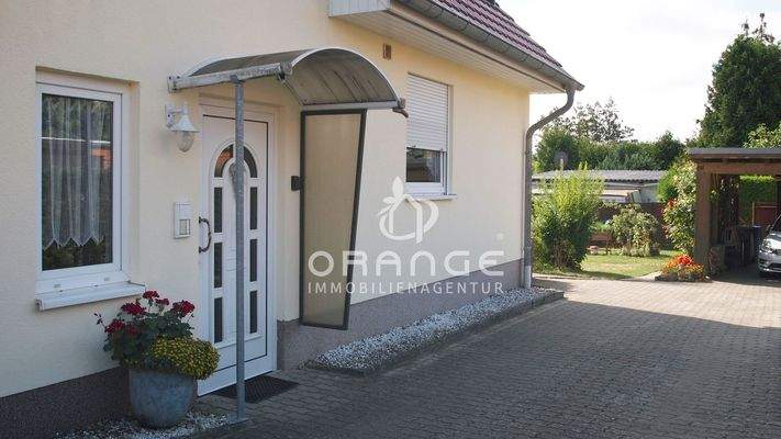 Hauseingang und Treppenhaus  