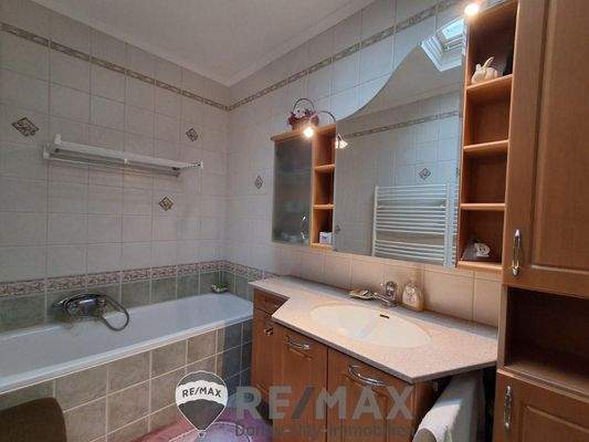 9 Badezimmer RH 1230