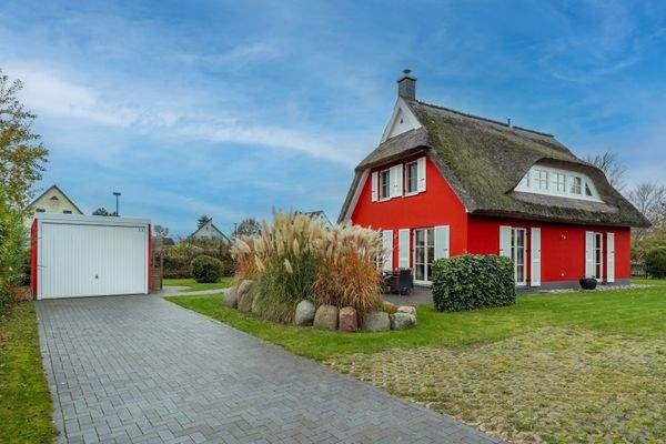 Frontansicht mit Garage.jpg