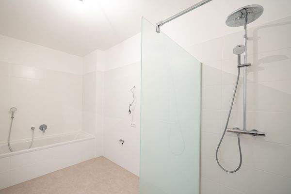 Dusche+Badewanne.jpg