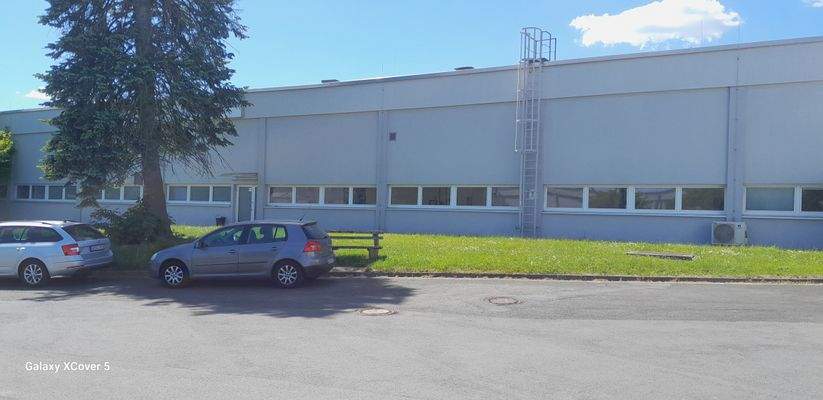 Halle 1 Seitenansicht Bild 2.jpg