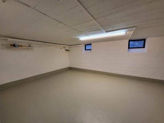 UG Keller Großer Kellerraum