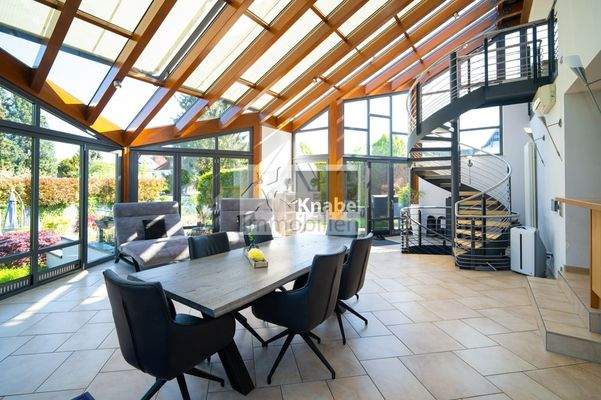 Sonnenlichtverwöhnter Wintergarten