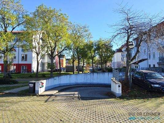 Zu- und Ausfahrt Tiefgarage