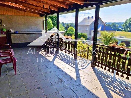 riesen überdachte Terrasse