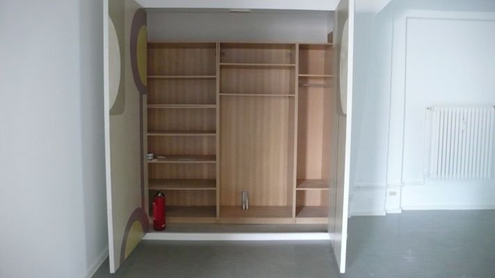 Wandschrank mit Einbauschrank