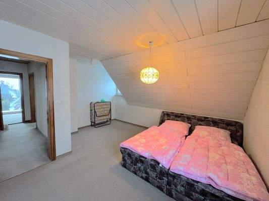 Schlafzimmer DG