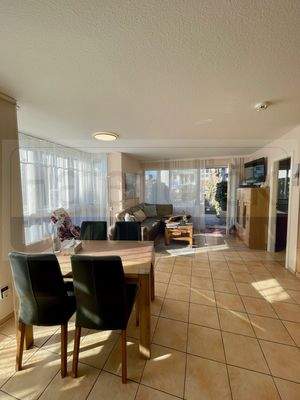 Wohnzimmer Lichtdurchflutet