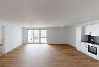 Wohnzimmer mit offener Küche