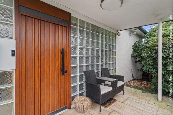 Überdachter Eingangsbereich 