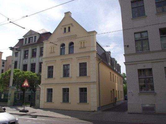 Gebäudeansicht Straße