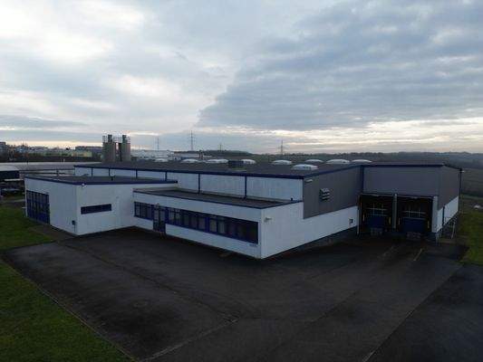 Halle und Bürobereich Perspektive 4.JPG