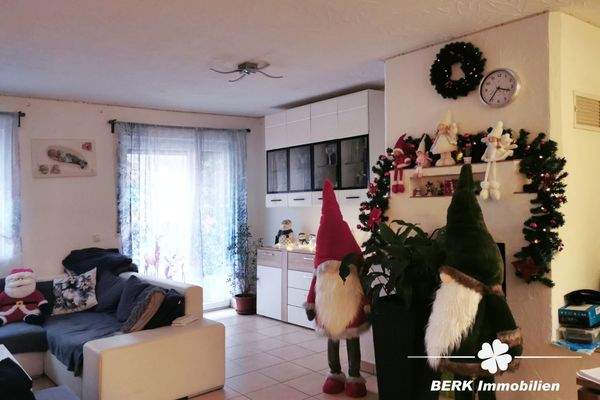 Wohnzimmer linkes Haus